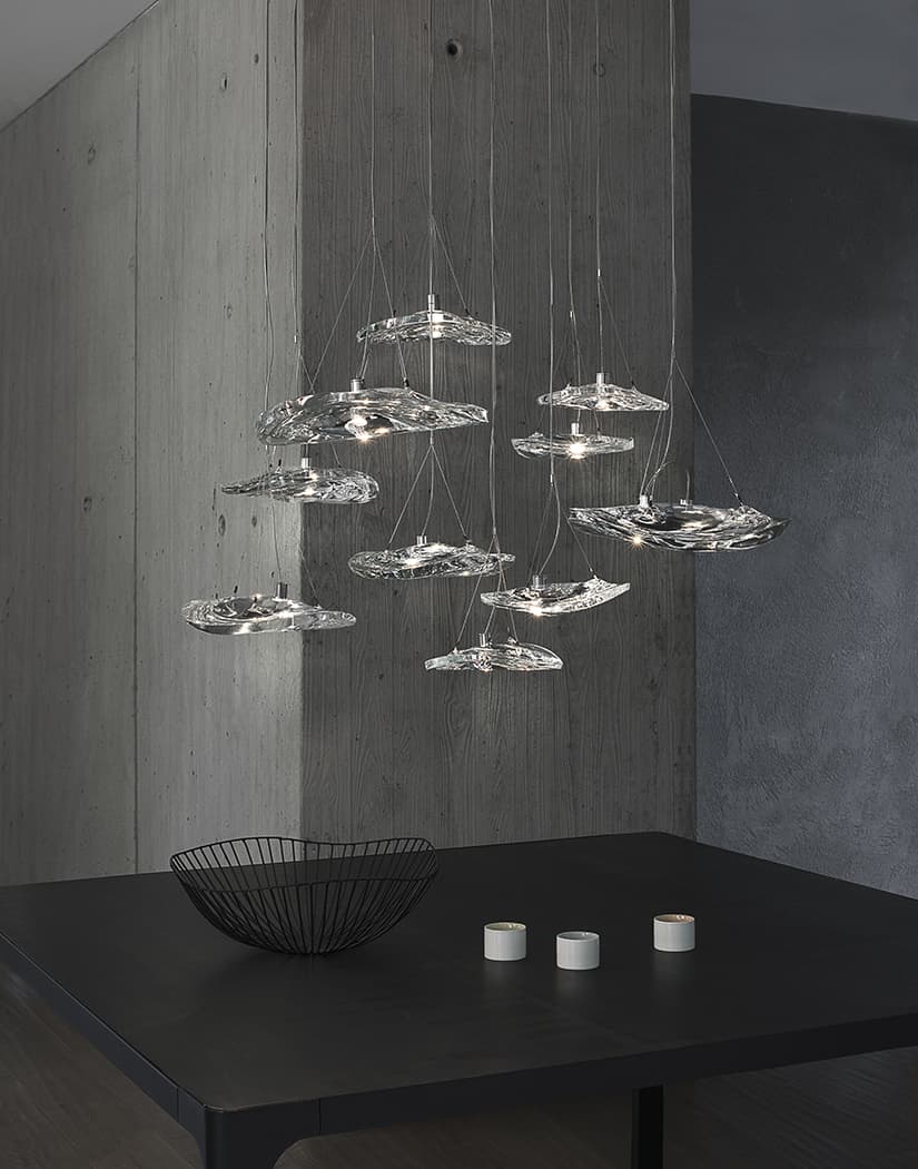 Manta, shimmering waves.